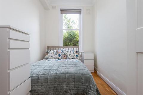 1 bedroom flat to rent, Compayne Gardens, South Hampstead, London NW6