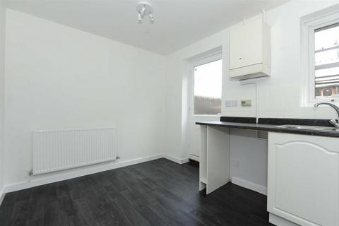 2 bedroom terraced house to rent, Elizabeth Close, Wellingborough