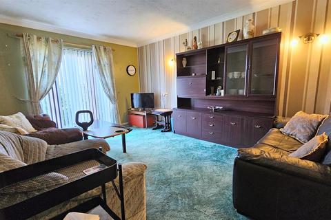 1 bedroom flat for sale, Links Road, Gorleston