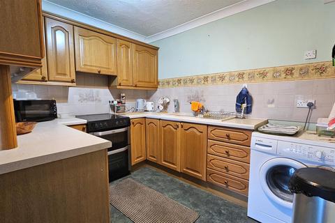 1 bedroom flat for sale, Links Road, Gorleston