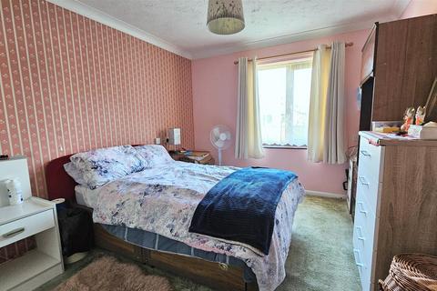 1 bedroom flat for sale, Links Road, Gorleston