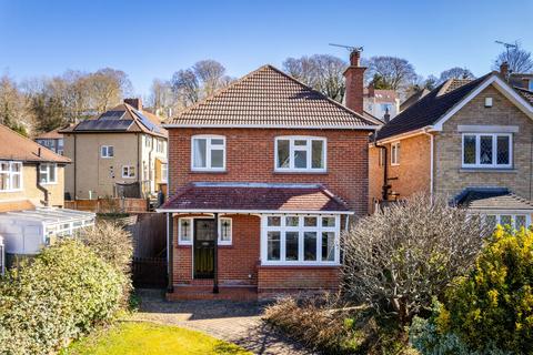 126 Farningham Road, Caterham, CR3 6LJ
