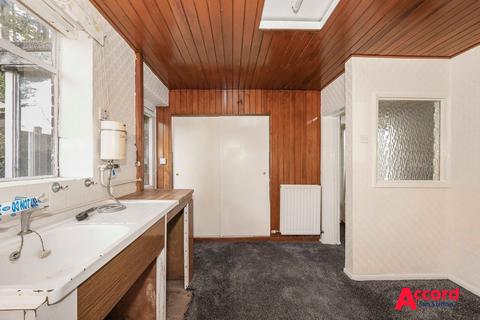 2 bedroom end of terrace house for sale, Leigh Drive, Romford, RM3