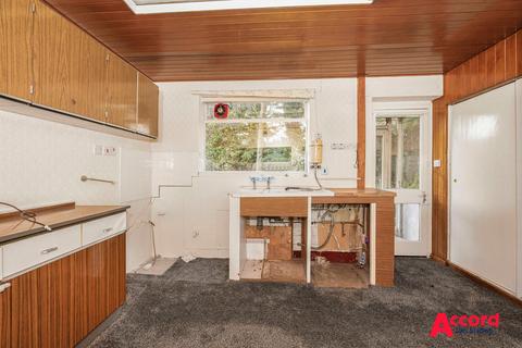 2 bedroom end of terrace house for sale, Leigh Drive, Romford, RM3