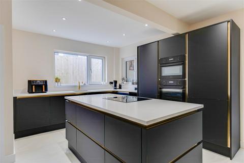 28 Coryton Rise, Cardiff, CF14 7EJ