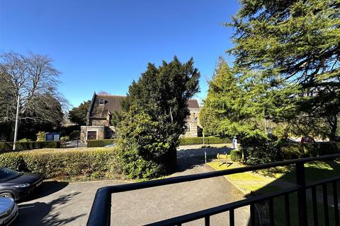 2 bedroom apartment for sale, Station Approach, Tadworth