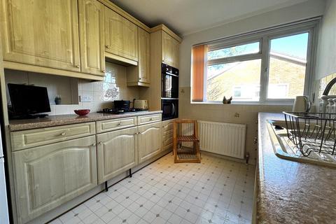 2 bedroom apartment for sale, Station Approach, Tadworth