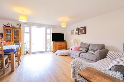 3 bedroom end of terrace house for sale, Kukri Gardens, Fleet GU52
