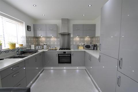 21 Black Myres Close, Queensbury, Bradford, BD13 2FQ