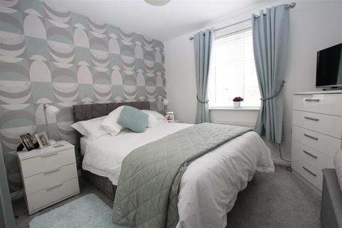 21 Black Myres Close, Queensbury, Bradford, BD13 2FQ