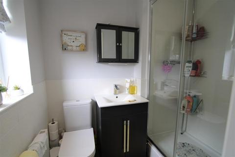 21 Black Myres Close, Queensbury, Bradford, BD13 2FQ