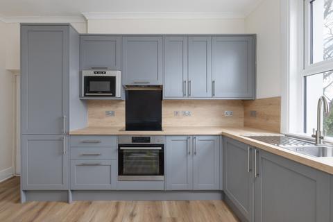 Flat 3, 38 Dagnall Park, London, SE25 5PH