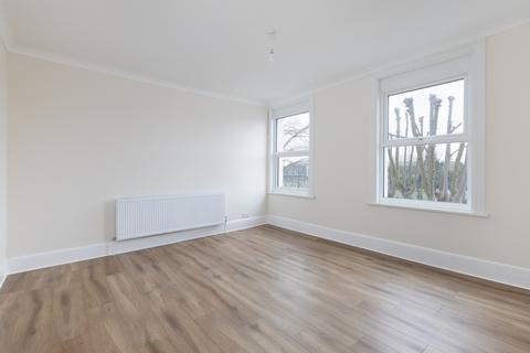 Flat 3, 38 Dagnall Park, London, SE25 5PH