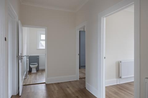 Flat 3, 38 Dagnall Park, London, SE25 5PH