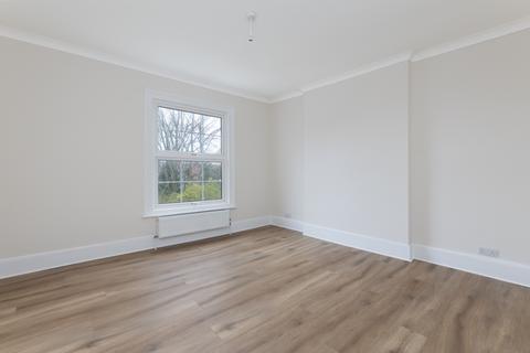 Flat 3, 38 Dagnall Park, London, SE25 5PH
