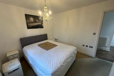 2 bedroom flat to rent, Buckhurst Way, Buckhurst Hill IG9