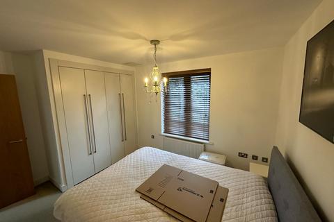 2 bedroom flat to rent, Buckhurst Way, Buckhurst Hill IG9