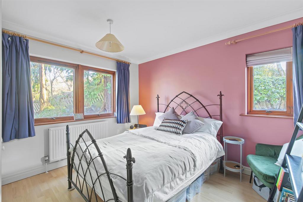 Bed 4.jpg