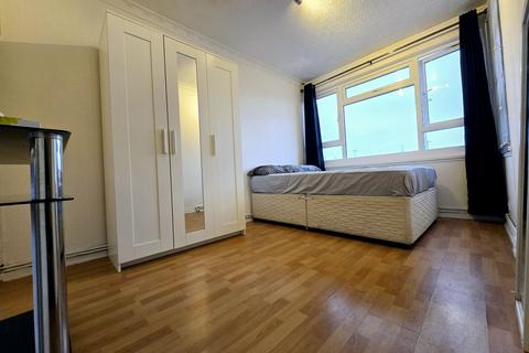 Flat to rent, Flat 27, Jarman House, Hawkstone Road, London