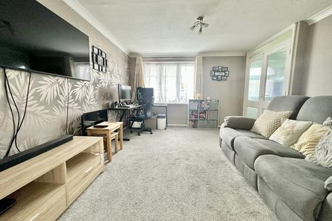 6 Blackfield Road, Bournemouth, BH8 0EZ