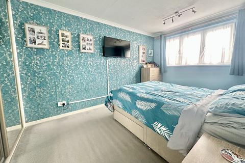 6 Blackfield Road, Bournemouth, BH8 0EZ