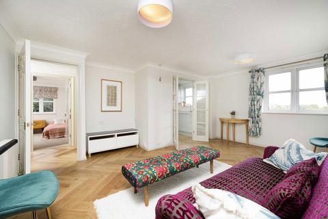 2 bedroom flat for sale, Church Crescent, London N10