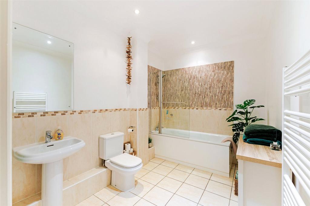 Bath/Shower Room
