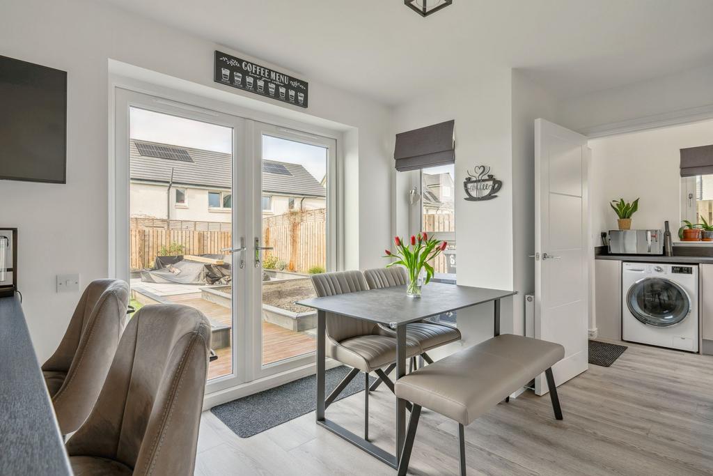 Kitchen/ Dining Area