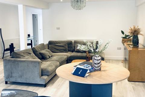 4 bedroom semi-detached house for sale, Lake View, Edgware HA8