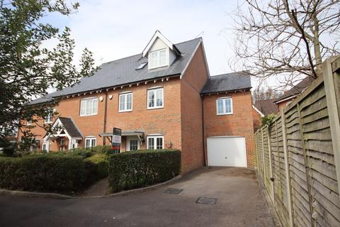 7 Ellis Road, Broadbridge Heath, Horsham, RH12 3GH