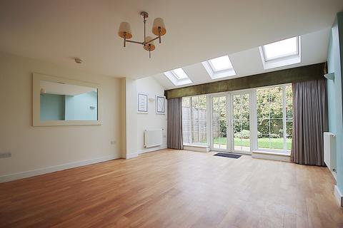 7 Ellis Road, Broadbridge Heath, Horsham, RH12 3GH