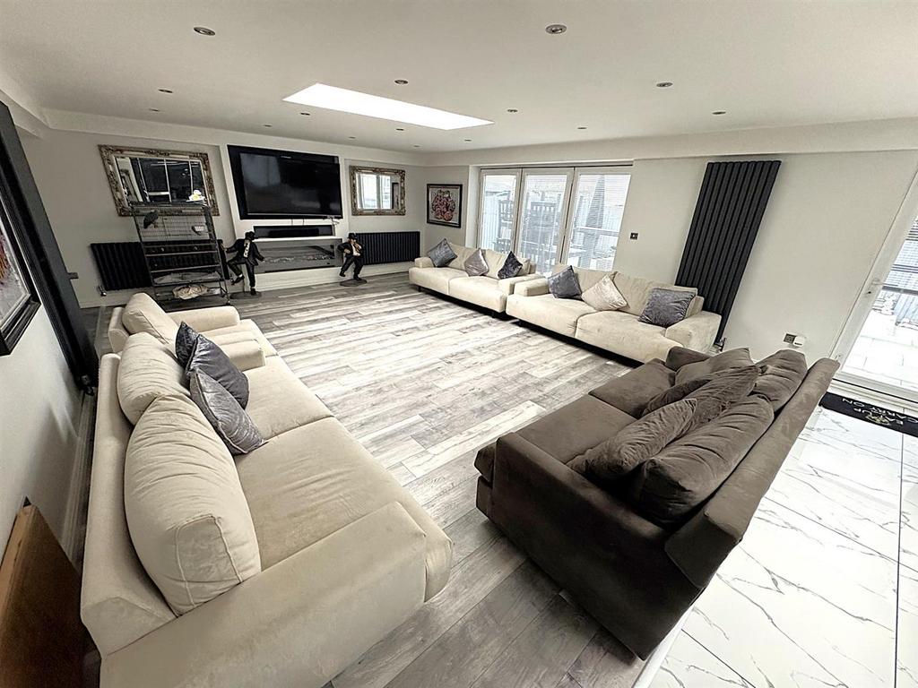 Thumbnail image3 (4).jpg