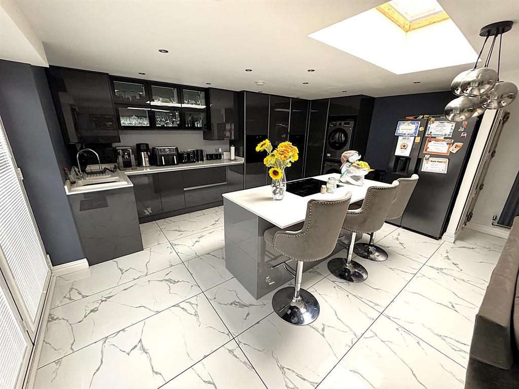 Thumbnail image5 (1).jpg