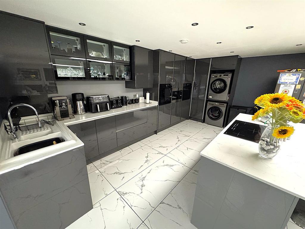 Thumbnail image4 (4).jpg