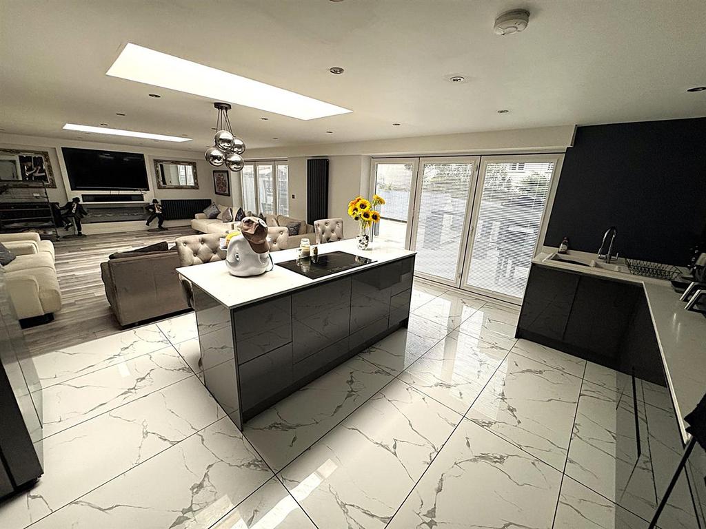 Thumbnail image0 (4).jpg