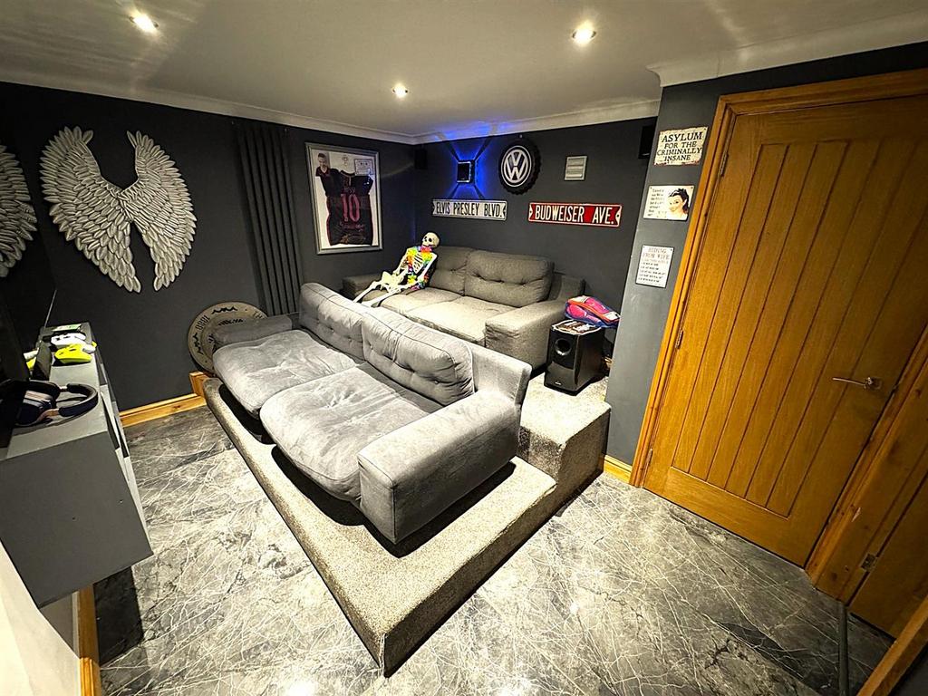 Thumbnail image0 (1).jpg