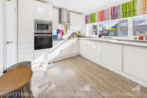 10 Manor Close, Norton, Doncaster, DN6 9DJ