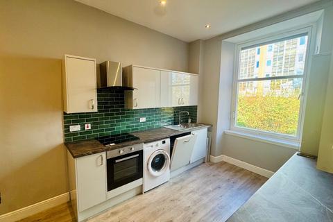 3 bedroom flat to rent, High Street, Glasgow G4