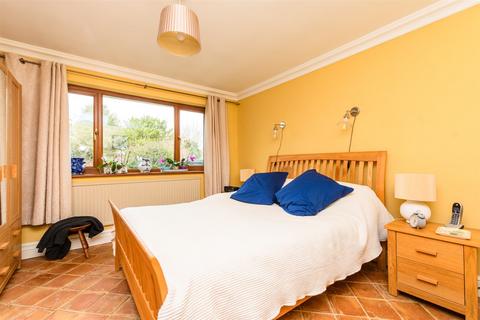 22 Long Walk, Istead Rise, Gravesend, DA13 9HH