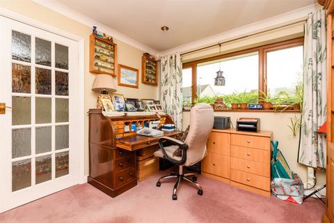 22 Long Walk, Istead Rise, Gravesend, DA13 9HH