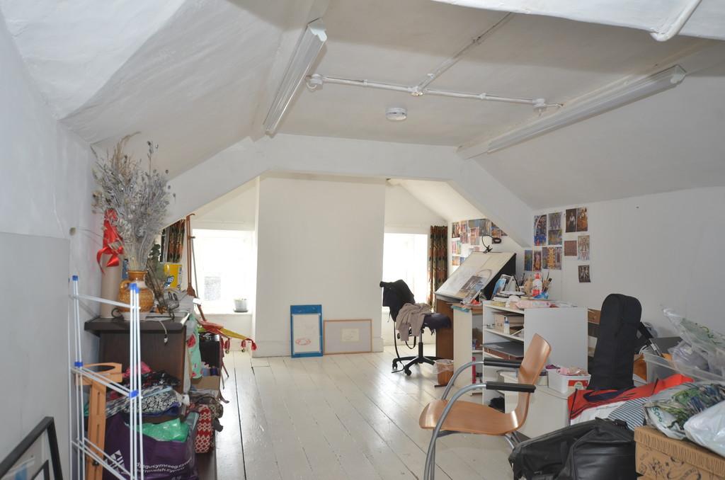 Studio bedroom 6