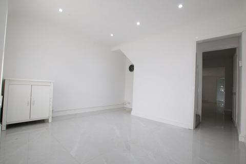 3 bedroom terraced house to rent, Upton Road, Slough