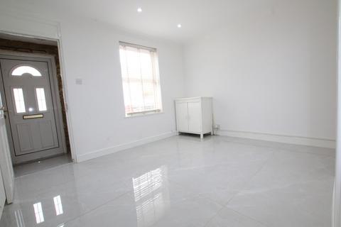 3 bedroom terraced house to rent, Upton Road, Slough