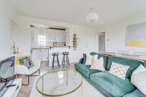 12c Tibberton Square, London, N1 8SF