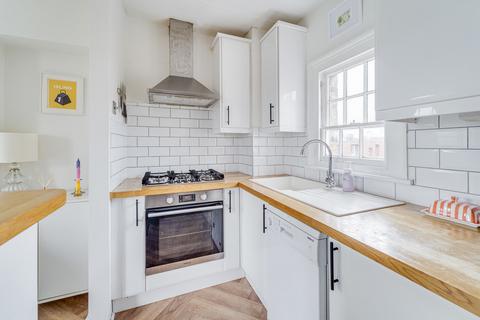 12c Tibberton Square, London, N1 8SF