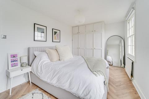 12c Tibberton Square, London, N1 8SF