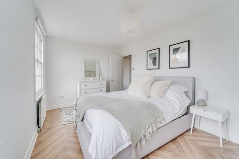12c Tibberton Square, London, N1 8SF