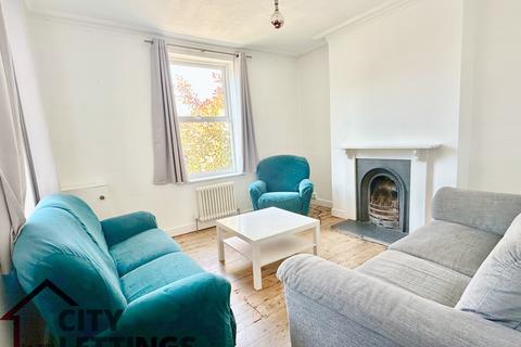 4 bedroom end of terrace house to rent, Bridge Grove, West Bridgford