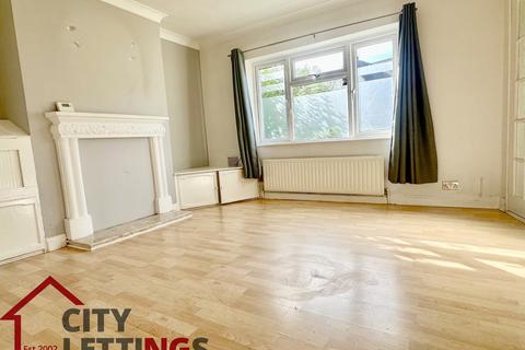 3 bedroom terraced house to rent, Dennis Avenue, Beeston