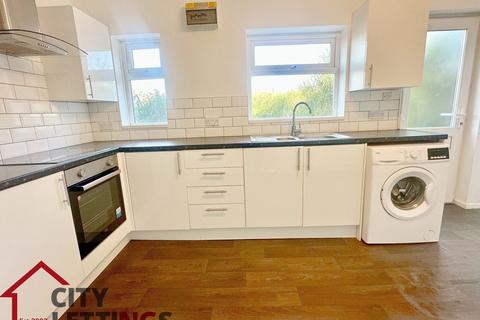3 bedroom terraced house to rent, Dennis Avenue, Beeston